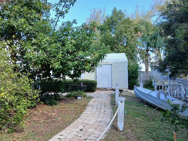 view of yard with a storage unit