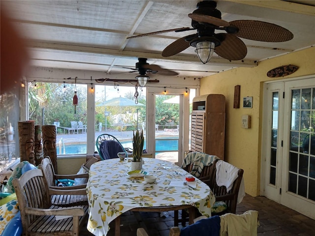 dining space with ceiling fan