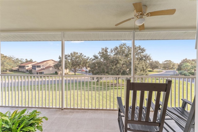 sunroom / solarium with ceiling fan