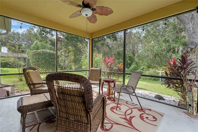 sunroom with ceiling fan