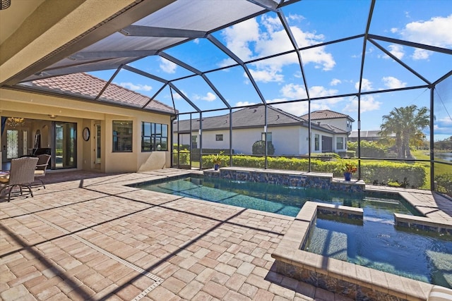 view of pool with an in ground hot tub, a patio area, and a lanai