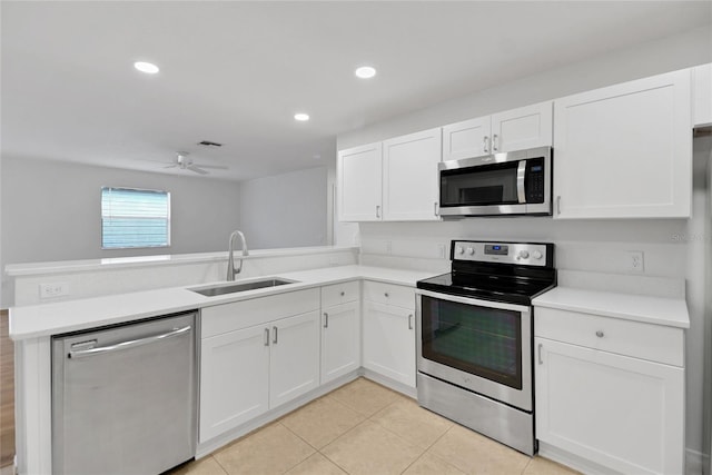 kitchen with sink, appliances with stainless steel finishes, and kitchen peninsula