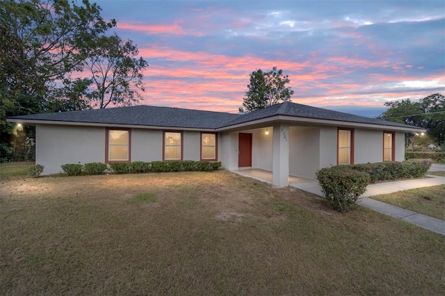 view of front of home featuring a lawn