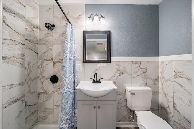 bathroom with tile walls, vanity, a shower with curtain, and toilet