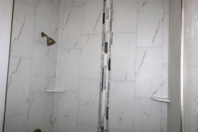 room details featuring a tile shower