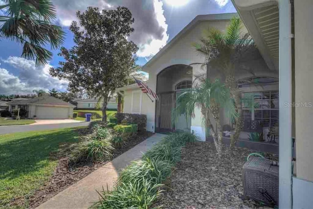 Listing photo 2 for 5000 Portsmouth St, Tavares FL 32778