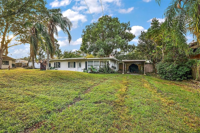 view of front facade featuring a front yard