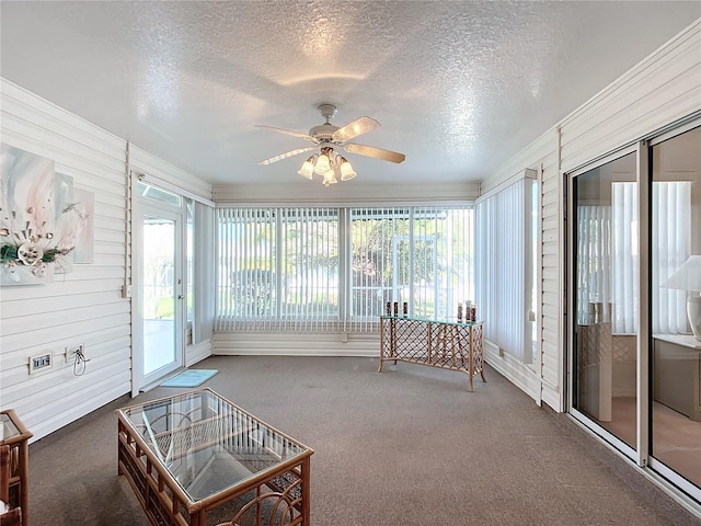 sunroom with ceiling fan