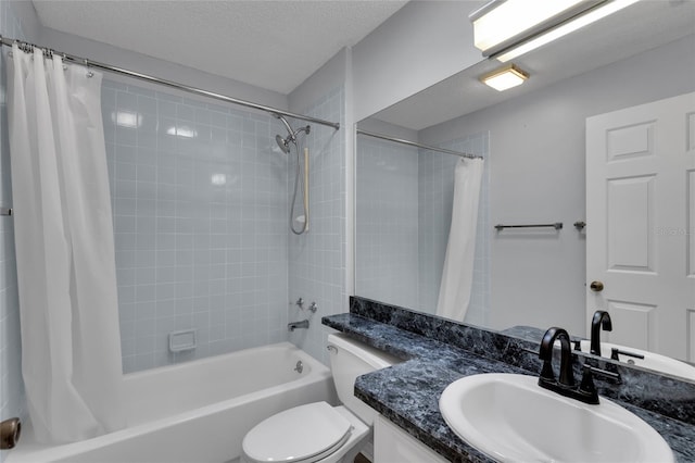 956 Chula Ct, The Villages, FL 32159 - full bath with shower / tub combo with curtain, vanity, a textured ceiling, and toilet