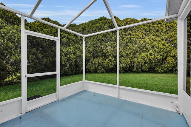 956 Chula Ct, The Villages, FL 32159 - unfurnished sunroom featuring a view of trees