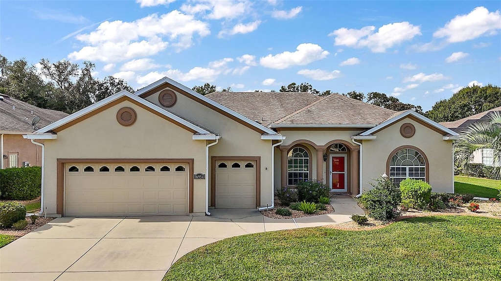 view of front facade with a garage and a front yard