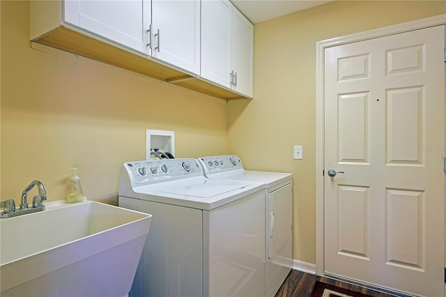 laundry room with dark wood-type flooring, cabinets, sink, and independent washer and dryer