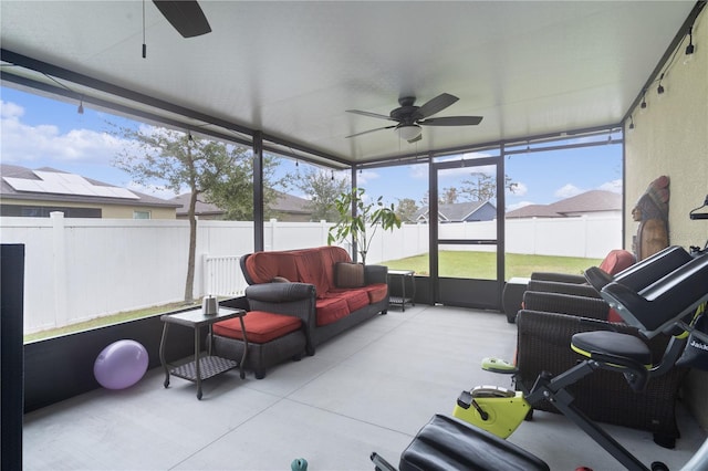 sunroom with ceiling fan