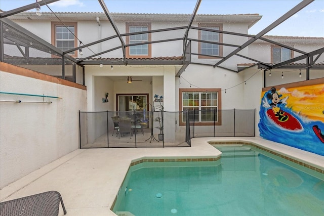 outdoor pool featuring a ceiling fan, a lanai, and a patio