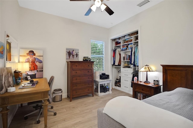 bedroom featuring ceiling fan, light hardwood / wood-style floors, and a closet