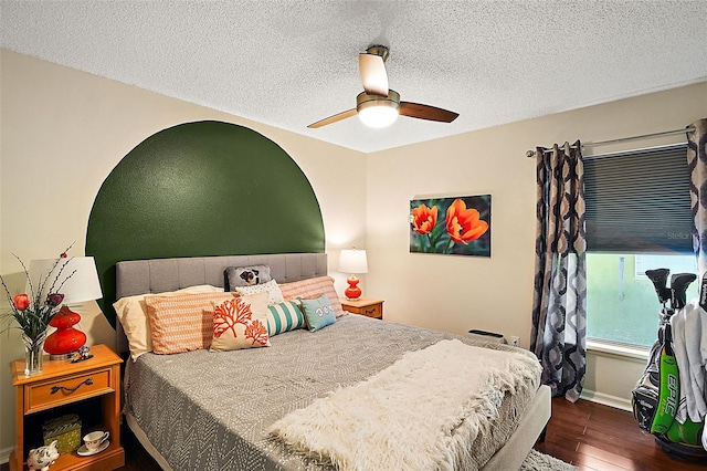 bedroom featuring a textured ceiling, hardwood / wood-style floors, and ceiling fan