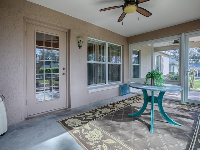 sunroom with ceiling fan