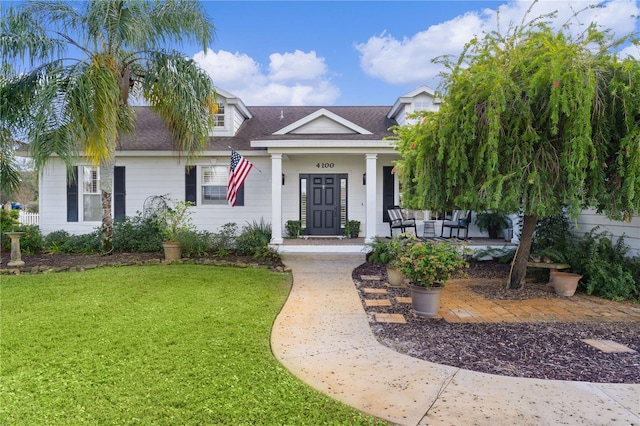 view of front facade featuring a front yard