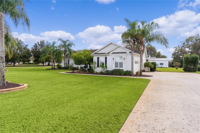 view of front facade with a front yard