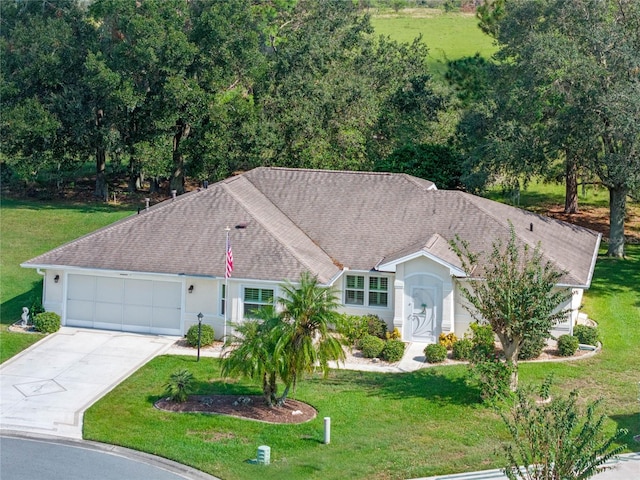 view of front of home featuring a garage and a front yard