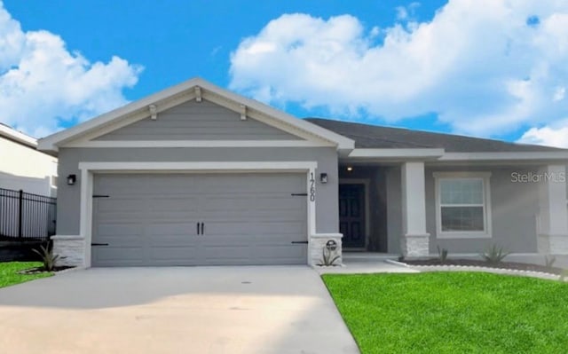 view of front of property featuring a front yard and a garage