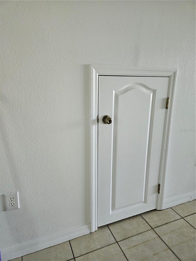 652 Chelsea Dr, Davenport, FL 33897 - detailed view of baseboards