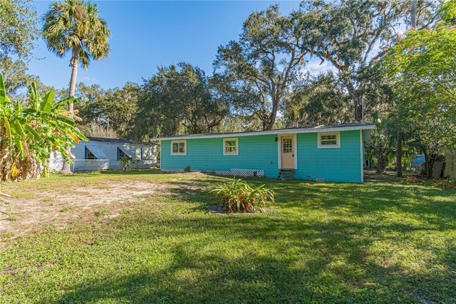 view of front facade with a front yard