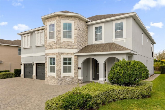 view of front facade with a garage