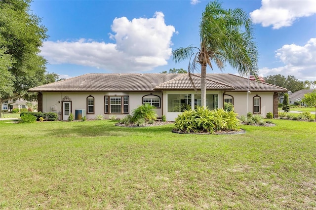 back of house featuring a yard