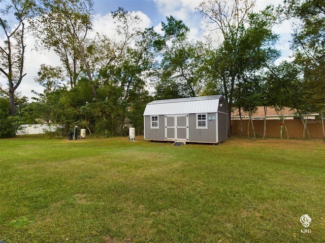 view of yard with a storage shed