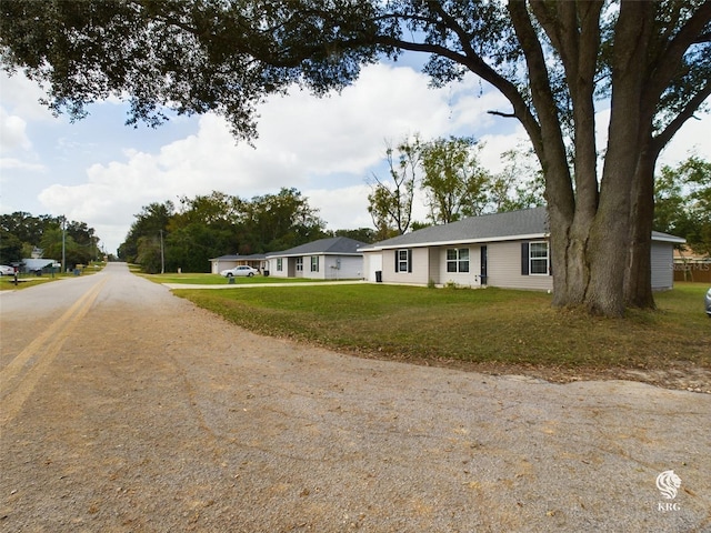 view of front facade with a front yard