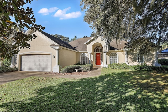 view of front of house featuring a front yard and a garage