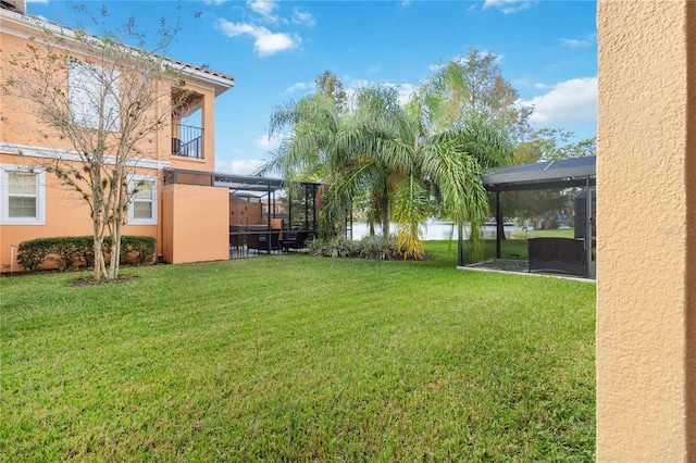 view of yard with a lanai