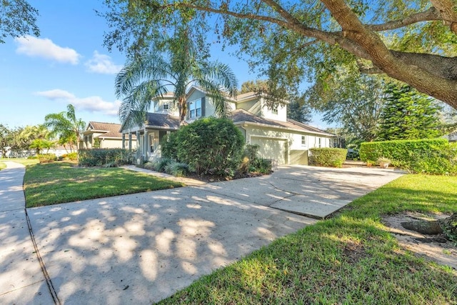 view of front facade featuring a front lawn