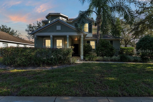 view of front facade with a lawn