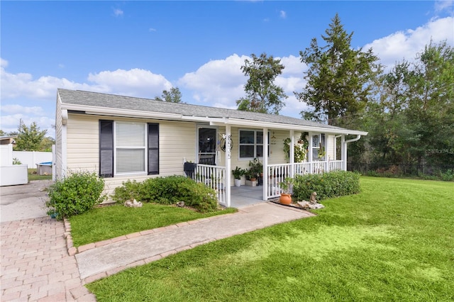 single story home featuring a front yard and a porch