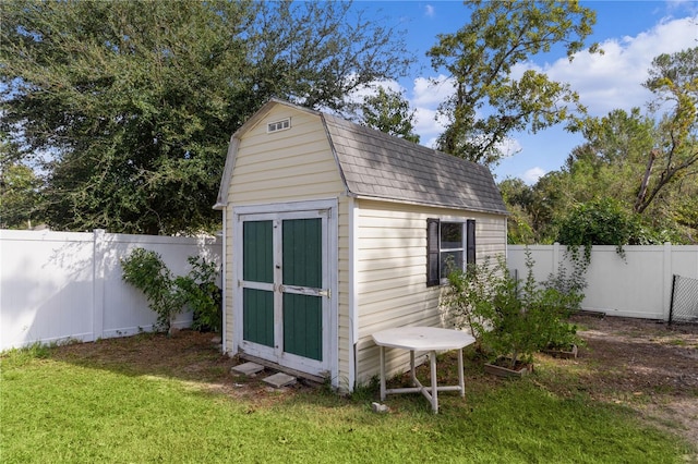 view of outdoor structure with a yard