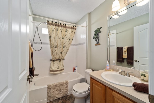 full bathroom with a textured ceiling, vanity, shower / bath combo, and toilet