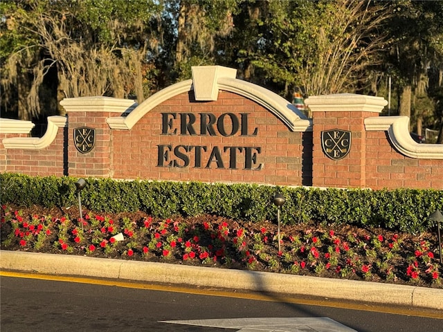 view of community / neighborhood sign