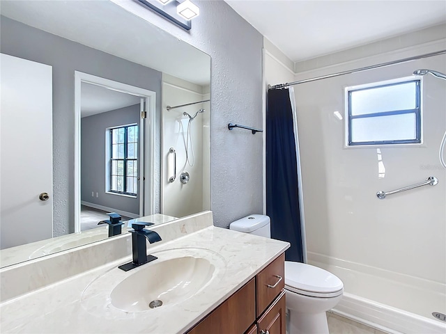 bathroom featuring a shower with shower curtain, vanity, and toilet