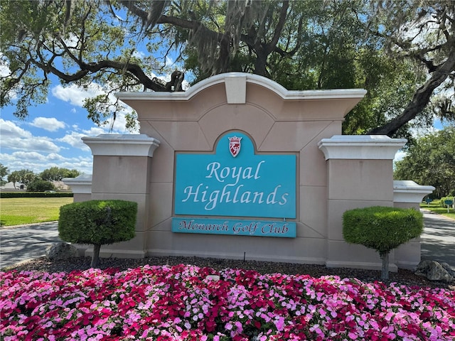 view of community / neighborhood sign