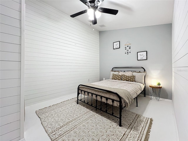 bedroom with ceiling fan