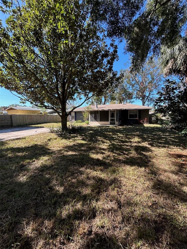 view of front of house with a front lawn