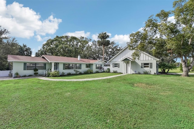 view of front of home with a front lawn