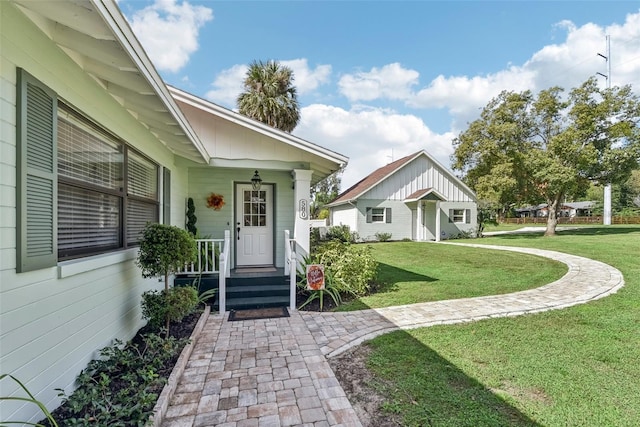 property entrance featuring a lawn