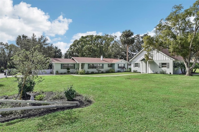 single story home with a front lawn