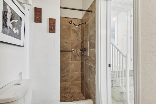 bathroom with toilet and tiled shower