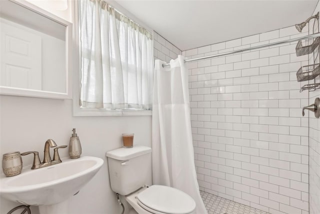 bathroom featuring a shower with shower curtain, tile patterned floors, toilet, and sink