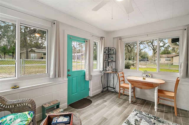 sunroom / solarium with ceiling fan