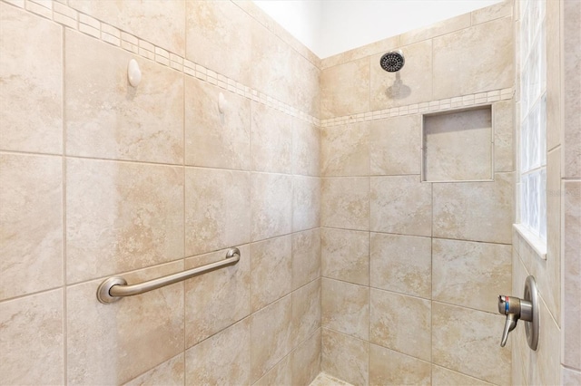 room details featuring tiled shower